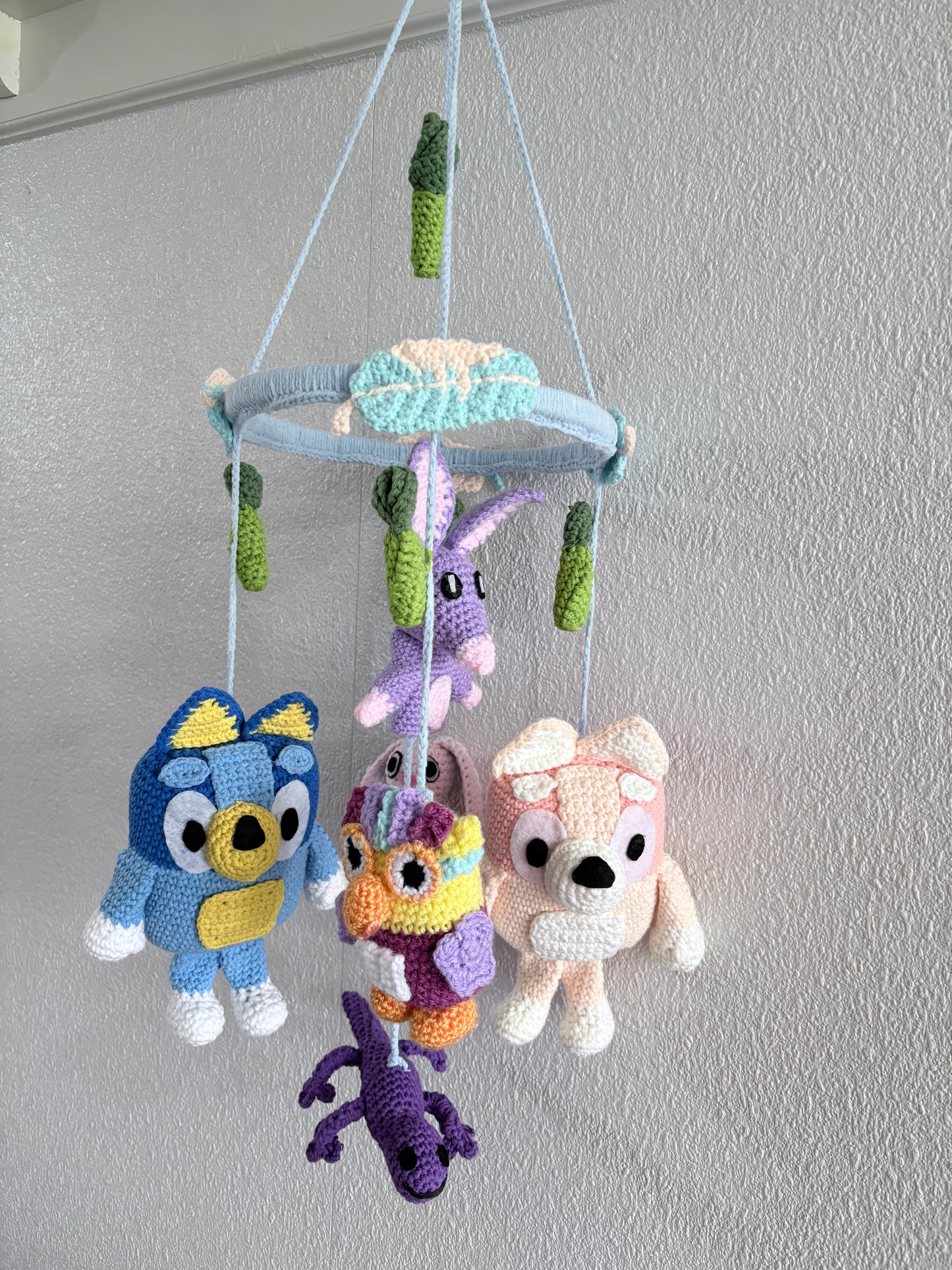 Bluey‑Inspired Crochet Cot Mobile – Handmade Nursery Décor (Decorative Only)