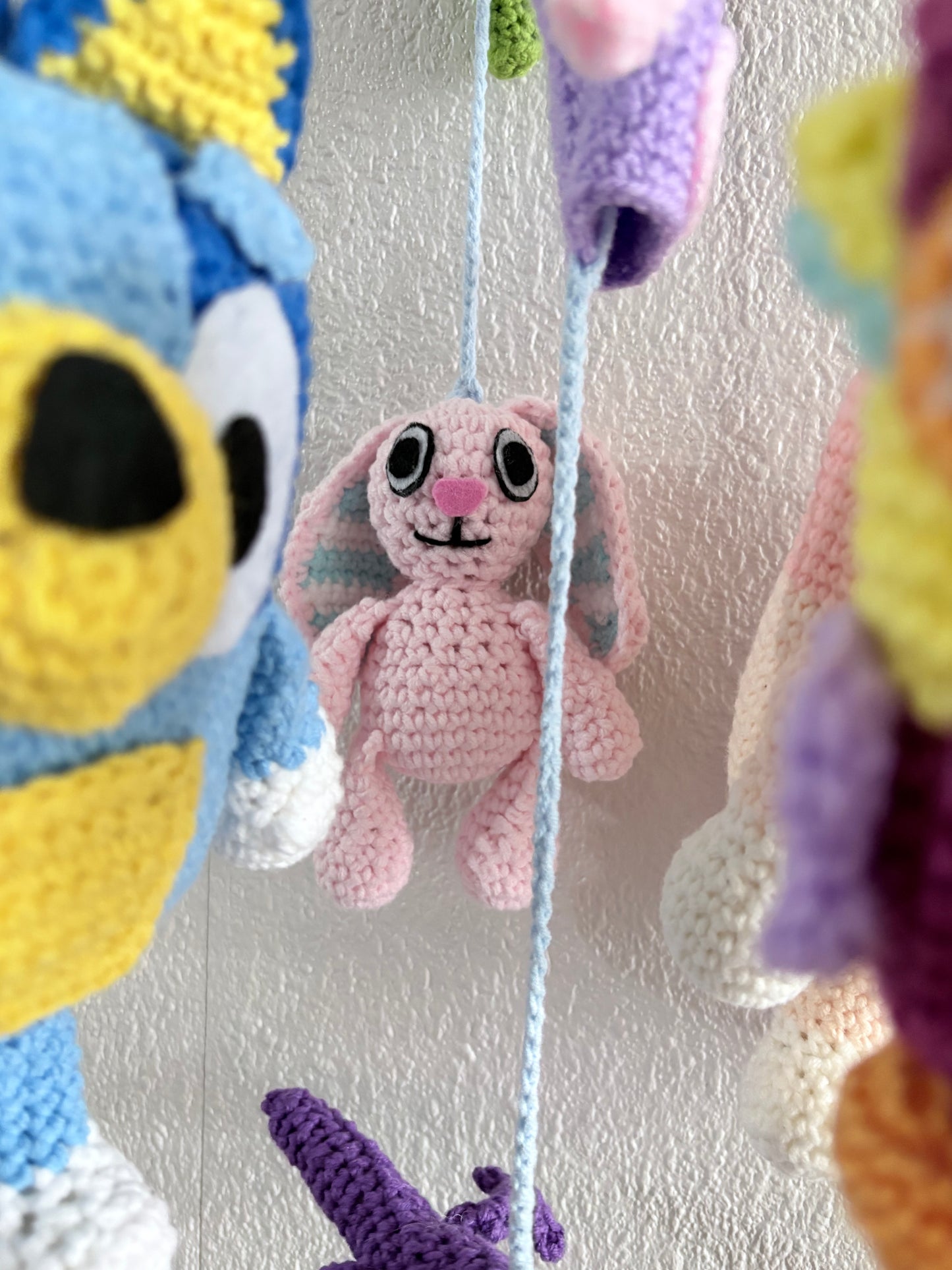 Bluey‑Inspired Crochet Cot Mobile – Handmade Nursery Décor (Decorative Only)