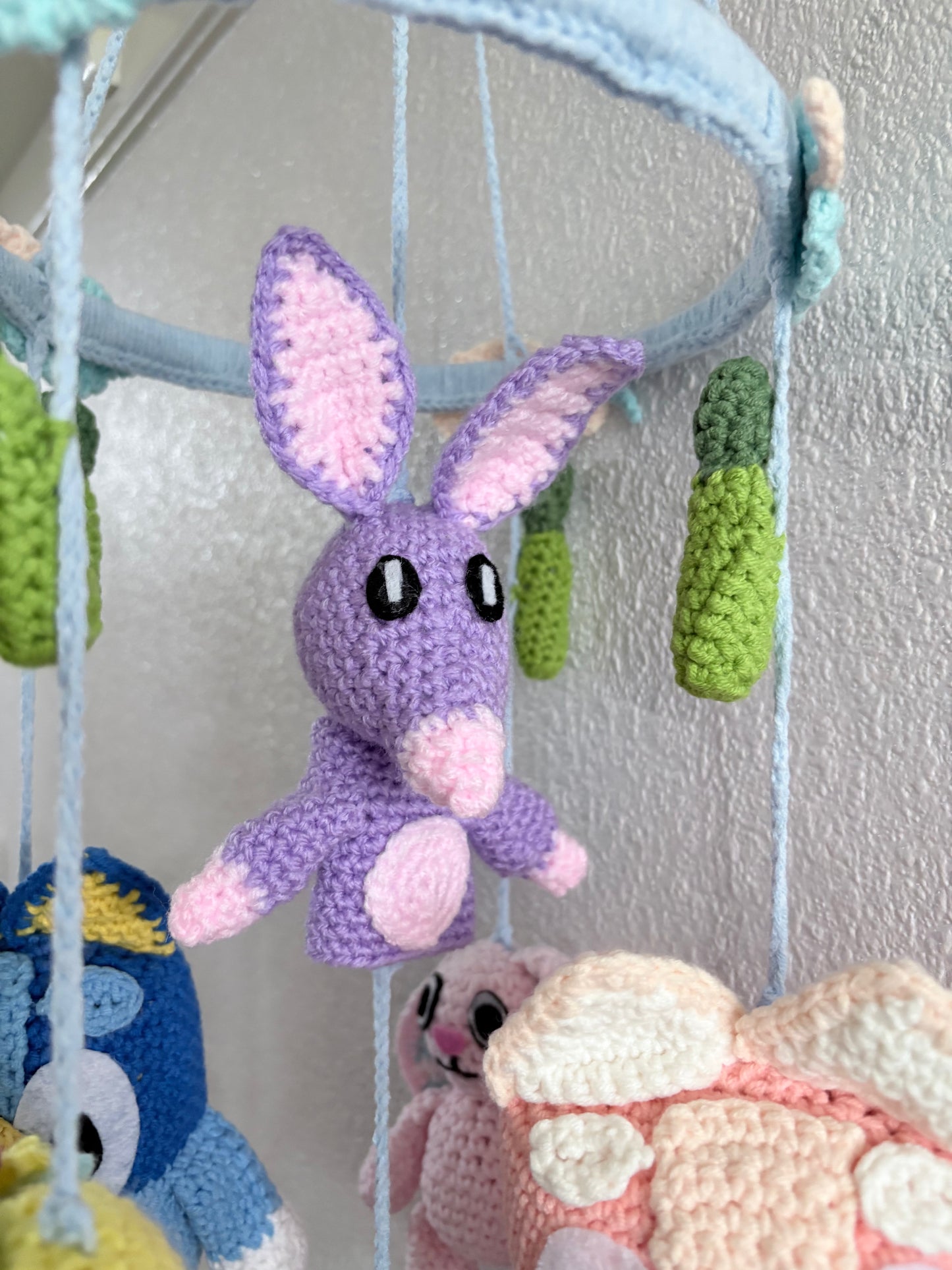 Bluey‑Inspired Crochet Cot Mobile – Handmade Nursery Décor (Decorative Only)