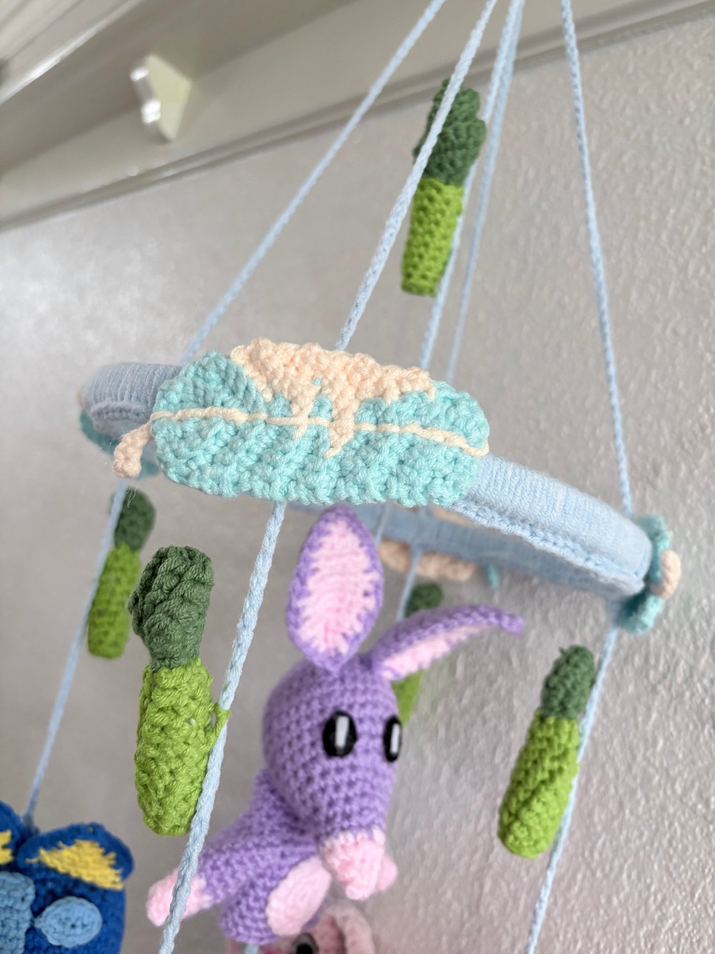 Bluey‑Inspired Crochet Cot Mobile – Handmade Nursery Décor (Decorative Only)